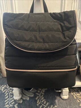 Stella & Dot Crush-it Backpack 
Great Condition. 1 small white mark on front